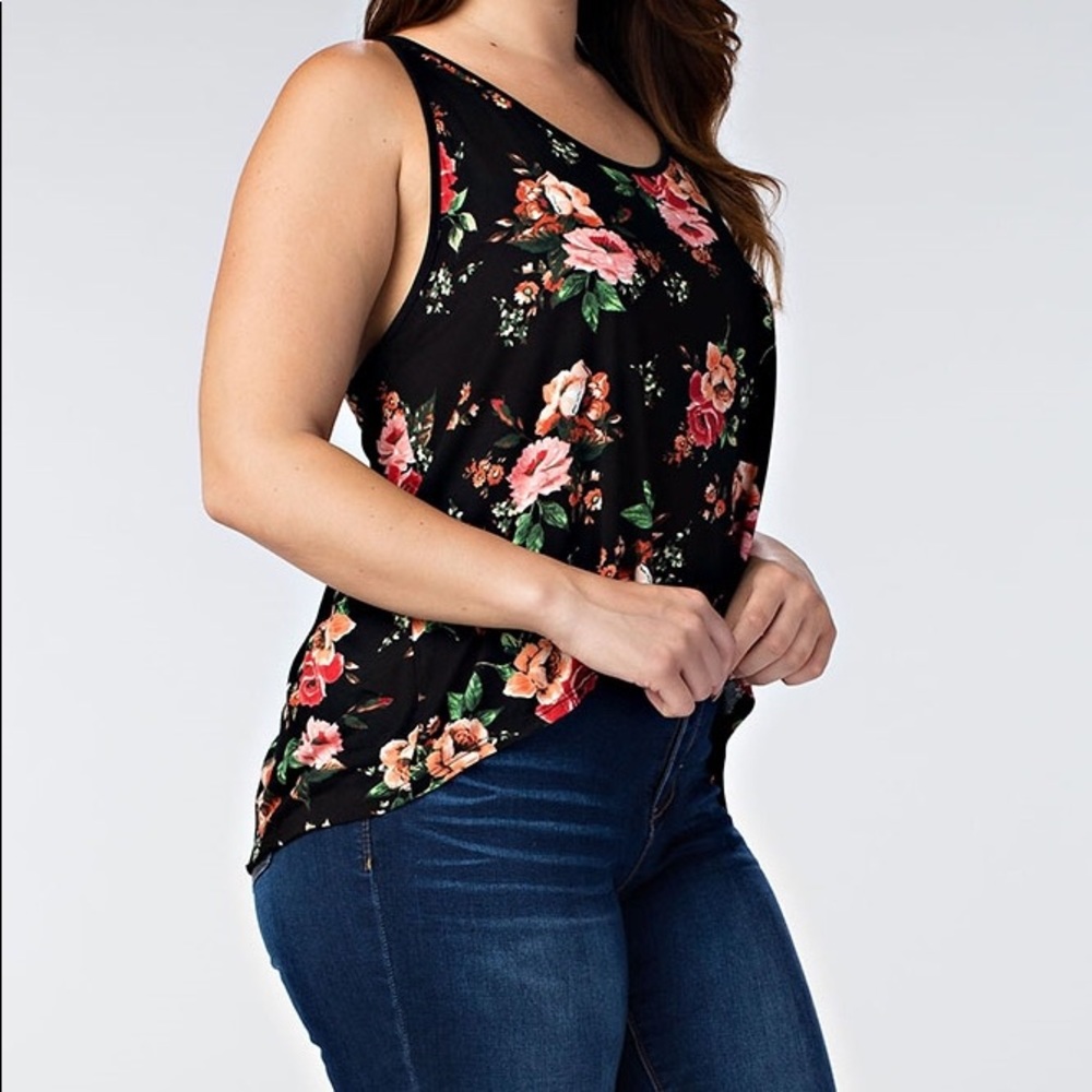 🔴 Black Rose Floral Plus Top - Picture 3 of 4